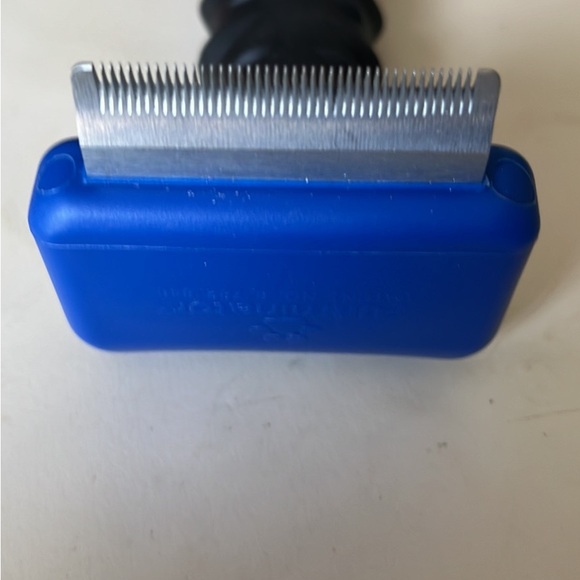 Furminator. For grooming cat or dog hair - Picture 2 of 2
